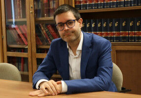 El investigador Adrián Todolí insta a regular la sobrecarga laboral para frenar el incremento de la incapacidad por salud mental - UV El investigador Adrián Todolí insta a regular la sobrecarga laboral para frenar