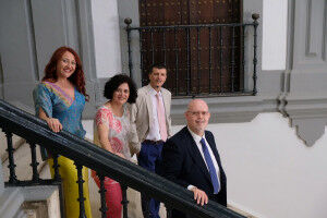 Renovaci�n en los decanatos de tres centros de la US